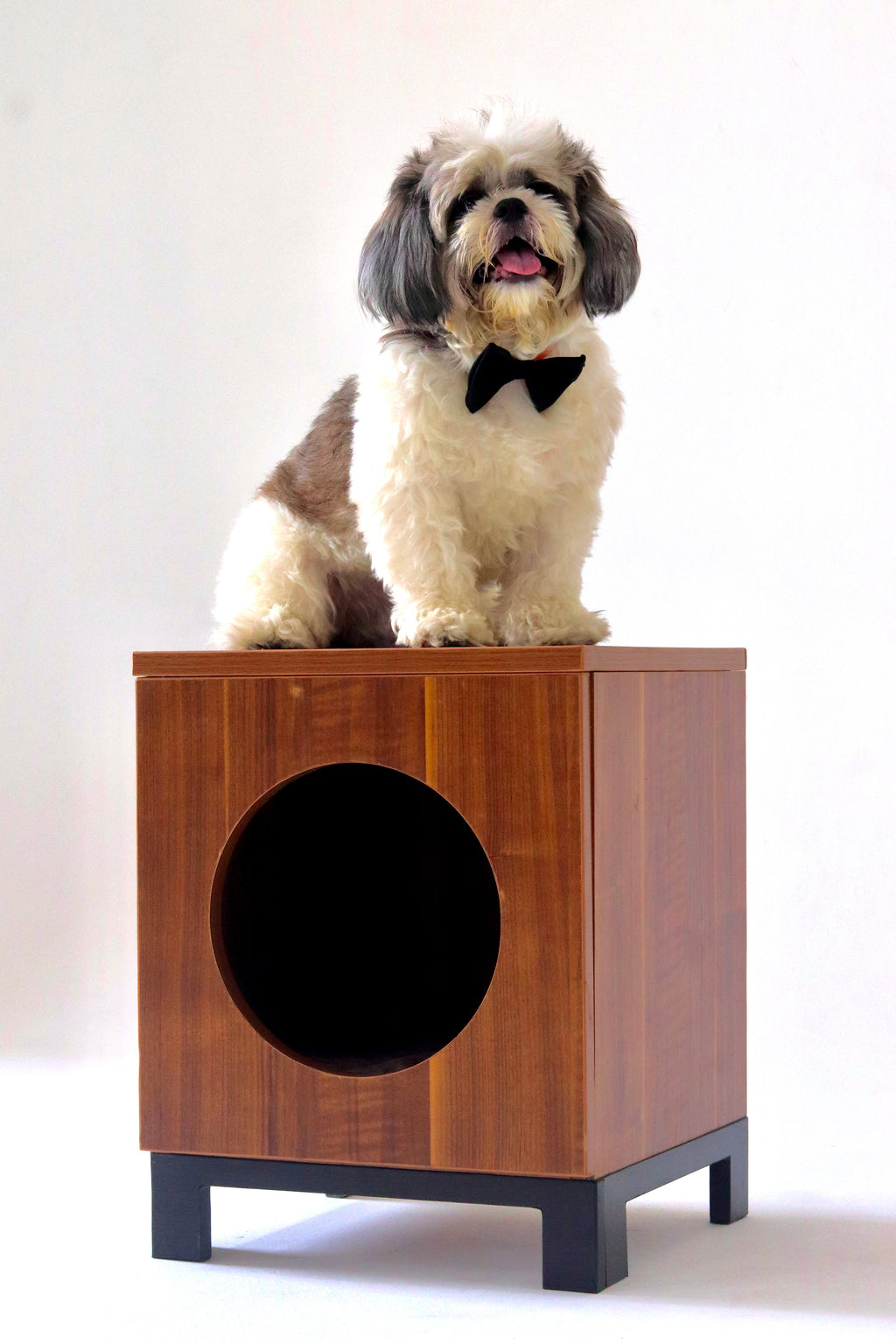 CIRCLE SNUG – Minimalist Night Stand with a Round Pet Hideout