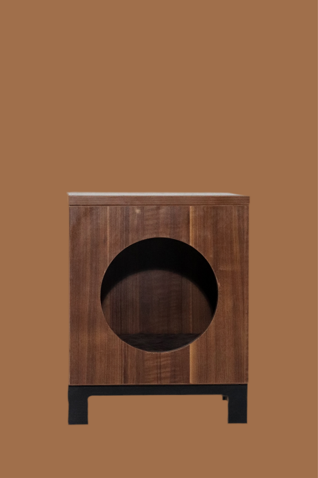 CIRCLE SNUG – Minimalist Night Stand with a Round Pet Hideout